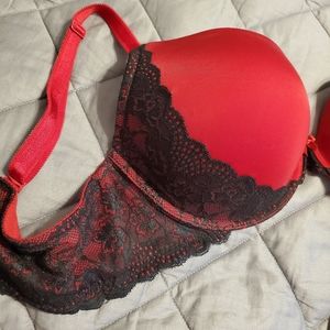 44C TORRID Bra - Red with Black Lace